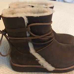 *Brand New* UGG leather and shearling booties